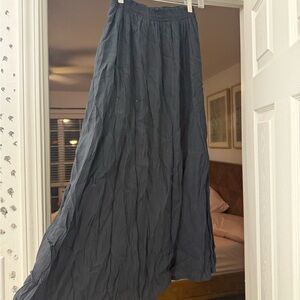 Abercrombie & Fitch Black Crinkle Maxi Skirt size m